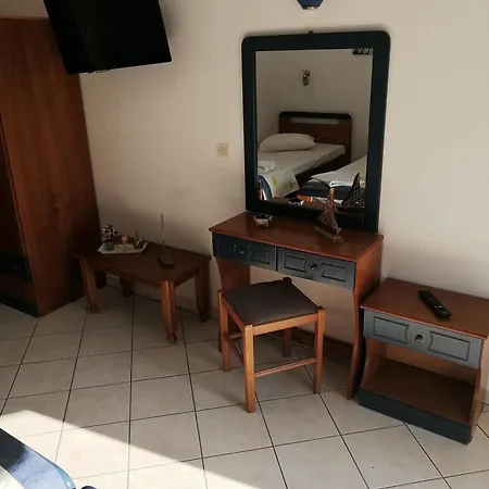 Zeus アパートホテル