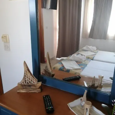 アパートホテル Zeus Paralía