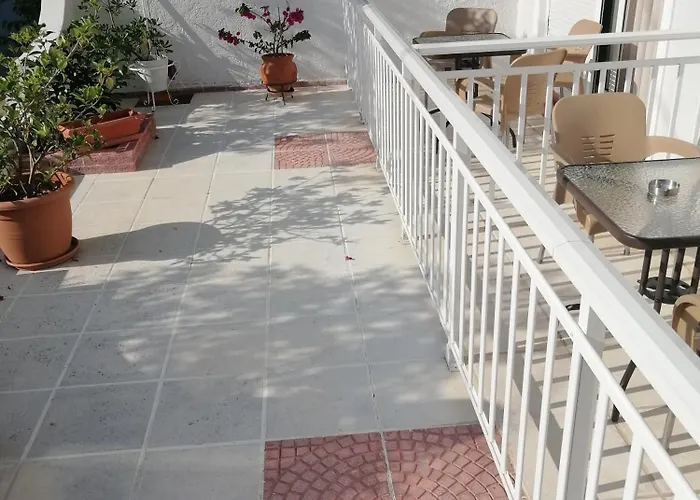 Zeus Paralía